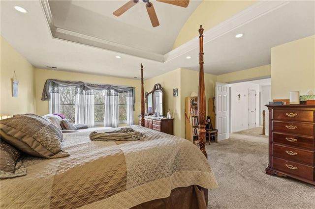 10400 River Hills Drive, Parkville, MO 64152