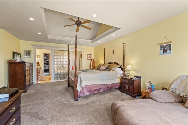 10400 River Hills Drive, Parkville, MO 64152