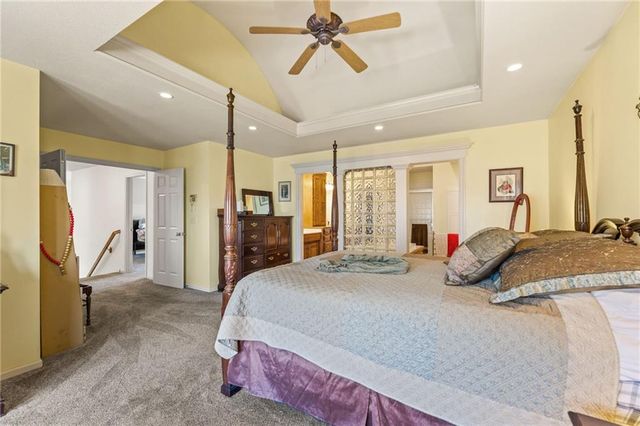 10400 River Hills Drive, Parkville, MO 64152