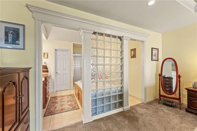 10400 River Hills Drive, Parkville, MO 64152