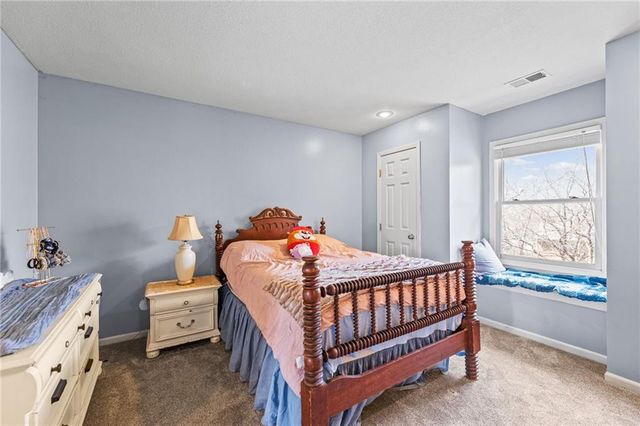 10400 River Hills Drive, Parkville, MO 64152