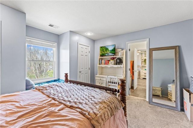 10400 River Hills Drive, Parkville, MO 64152
