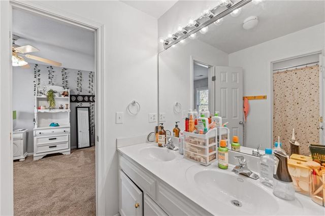 10400 River Hills Drive, Parkville, MO 64152