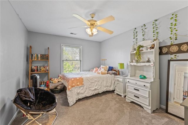 10400 River Hills Drive, Parkville, MO 64152