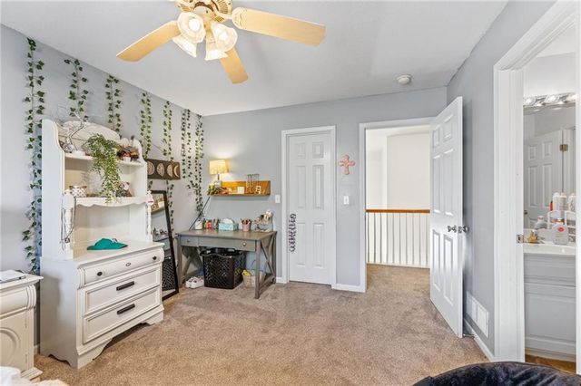 10400 River Hills Drive, Parkville, MO 64152