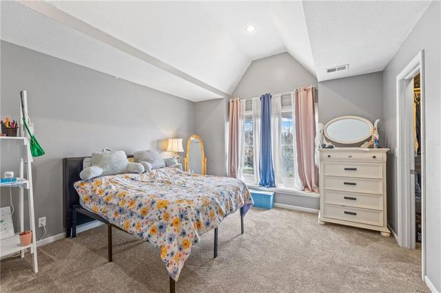 10400 River Hills Drive, Parkville, MO 64152