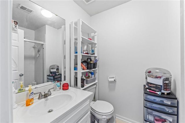 10400 River Hills Drive, Parkville, MO 64152
