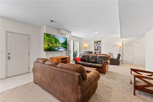 10400 River Hills Drive, Parkville, MO 64152