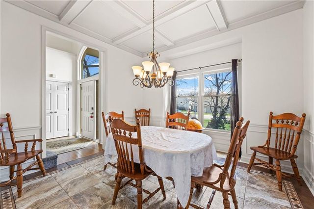 10400 River Hills Drive, Parkville, MO 64152