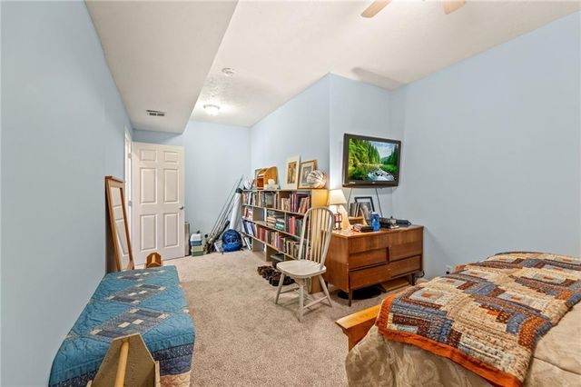 10400 River Hills Drive, Parkville, MO 64152