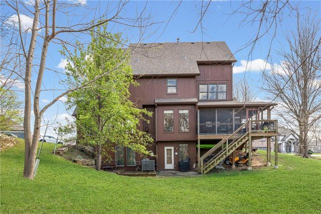 10400 River Hills Drive, Parkville, MO 64152