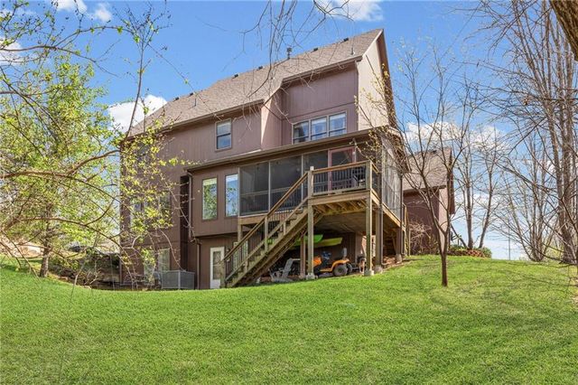 10400 River Hills Drive, Parkville, MO 64152