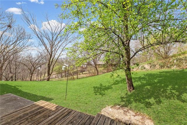 10400 River Hills Drive, Parkville, MO 64152