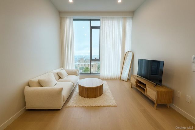 35-32 Leavitt St PH H, Flushing, NY 11354