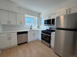 1 Munro Blvd Boulevard 2F, Valley Stream, NY 11581