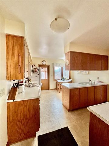 1118 Kathryn Drive, Eau Claire, WI 54701