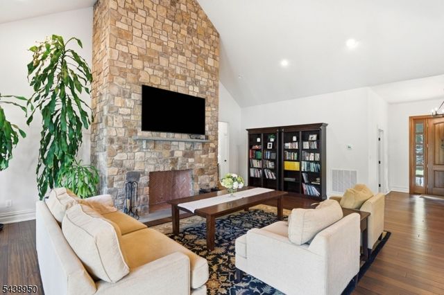 67 Virginia Ln, West Milford Twp., NJ 07480
