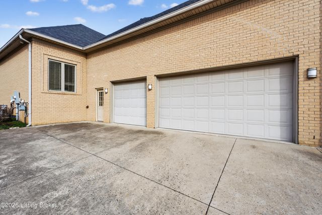 15407 Crystal Springs Way, Louisville, KY 40245