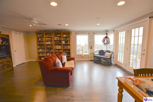 101 Holiday Court, Elizabethtown, KY 42701