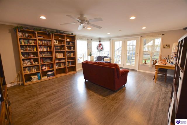 101 Holiday Court, Elizabethtown, KY 42701