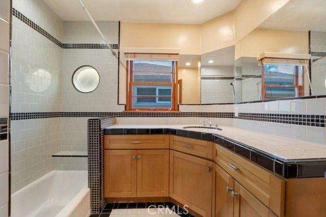 3003 S Beverly Drive, Los Angeles, CA 90034