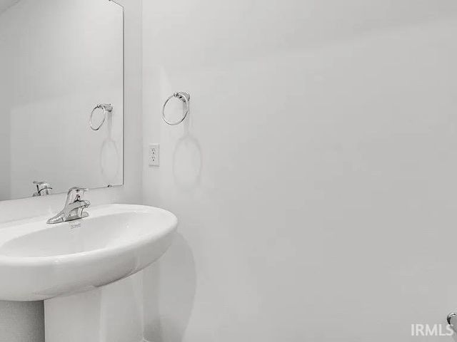 1401 Greencastle Drive, Warsaw, IN 46582