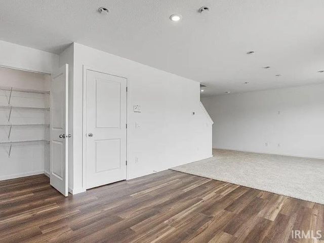 1401 Greencastle Drive, Warsaw, IN 46582