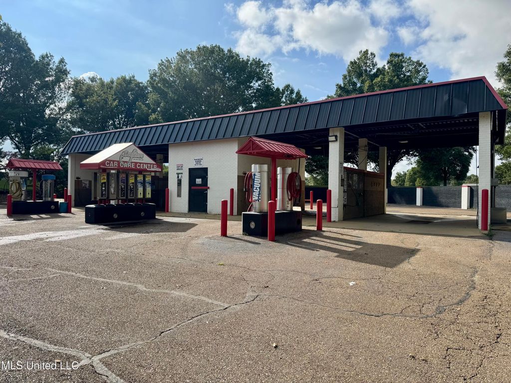 1999 Highway 301 S, Lake Cormorant, MS 38641 — exterior
