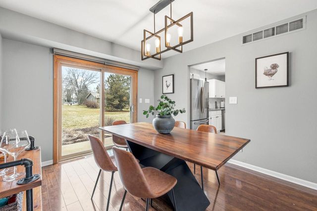 233 Sunnyhill LANE, Oconomowoc, WI 53066