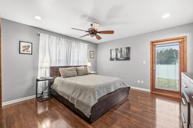 233 Sunnyhill LANE, Oconomowoc, WI 53066