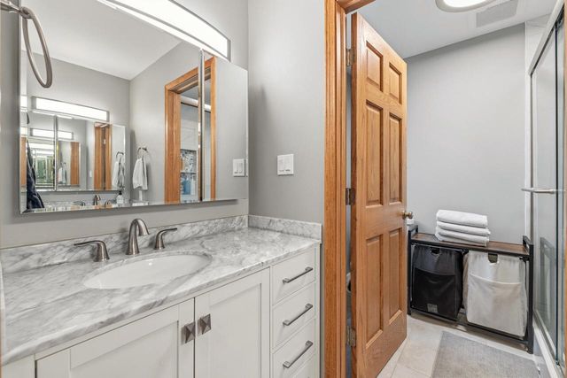 233 Sunnyhill LANE, Oconomowoc, WI 53066