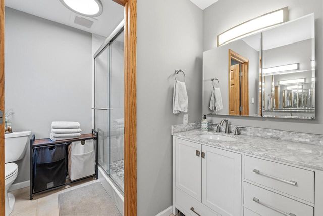 233 Sunnyhill LANE, Oconomowoc, WI 53066