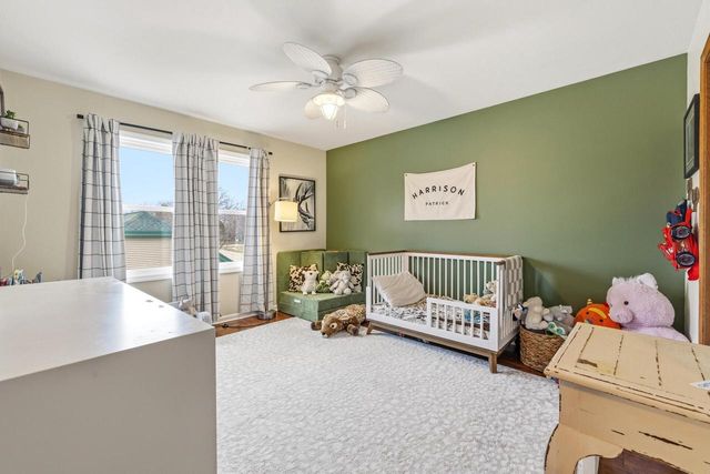 233 Sunnyhill LANE, Oconomowoc, WI 53066