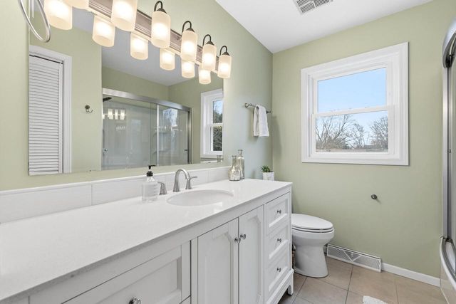 233 Sunnyhill LANE, Oconomowoc, WI 53066