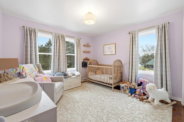 233 Sunnyhill LANE, Oconomowoc, WI 53066