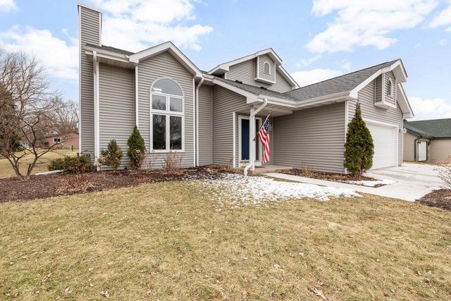 233 Sunnyhill LANE, Oconomowoc, WI 53066