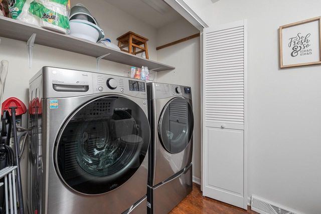 233 Sunnyhill LANE, Oconomowoc, WI 53066