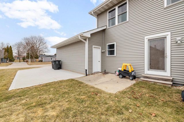 233 Sunnyhill LANE, Oconomowoc, WI 53066