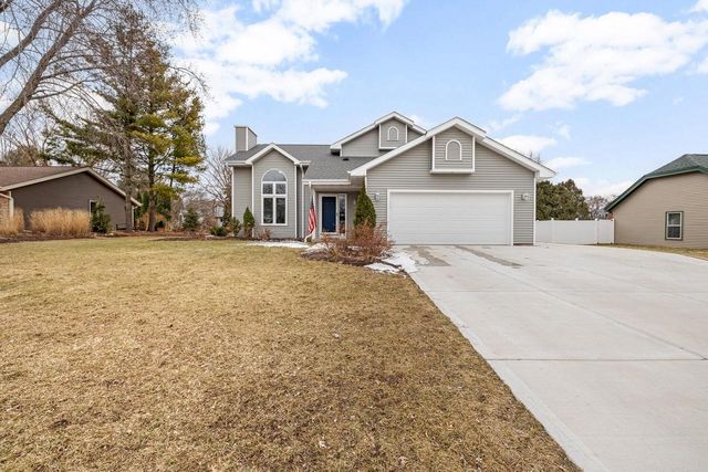 233 Sunnyhill LANE, Oconomowoc, WI 53066