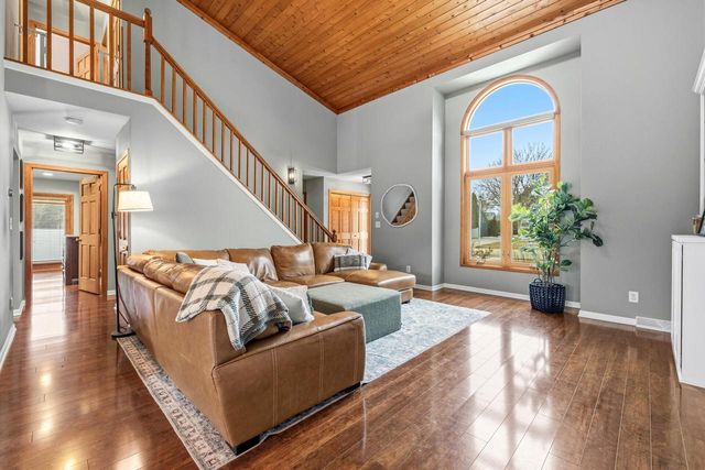 233 Sunnyhill LANE, Oconomowoc, WI 53066