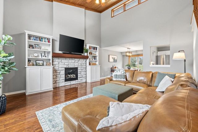 233 Sunnyhill LANE, Oconomowoc, WI 53066