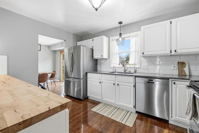 233 Sunnyhill LANE, Oconomowoc, WI 53066