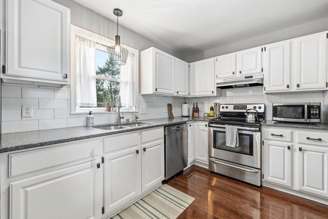 233 Sunnyhill LANE, Oconomowoc, WI 53066