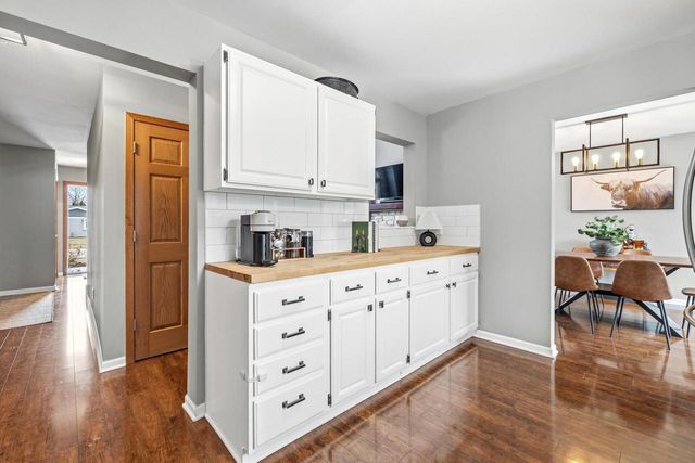 233 Sunnyhill LANE, Oconomowoc, WI 53066