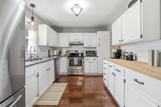 233 Sunnyhill LANE, Oconomowoc, WI 53066