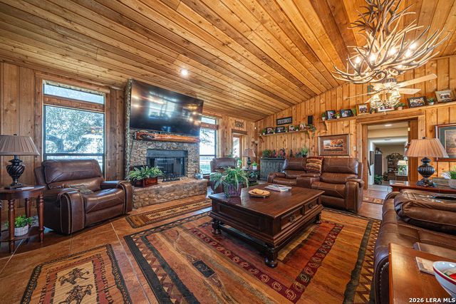 13633 US HIGHWAY 87 SOUTH, Adkins, TX 78101