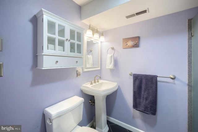 2228 HEATHER RD, York, PA 17408