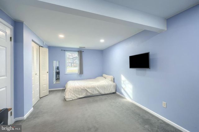 2228 HEATHER RD, York, PA 17408