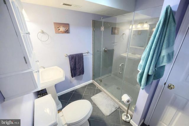 2228 HEATHER RD, York, PA 17408