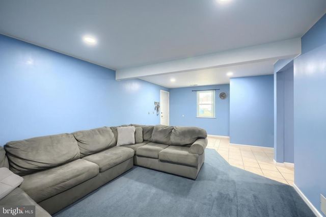 2228 HEATHER RD, York, PA 17408